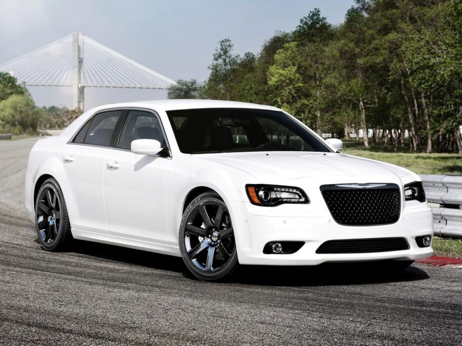  Chrysler 300C SRT8 2011 года  (фото 5 из 17)